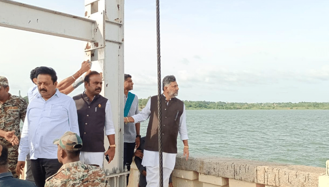 <div class="paragraphs"><p>Deputy Chief Minister D K Shivakumar inspects the KRS dam, in Srirangapatna taluk, Mandya district, on Monday along with Agriculture Minister N Chaluvarayaswamy.</p></div>